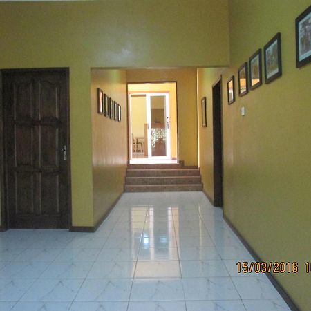 Jamaica Inn Guest House Botianaw Luaran gambar