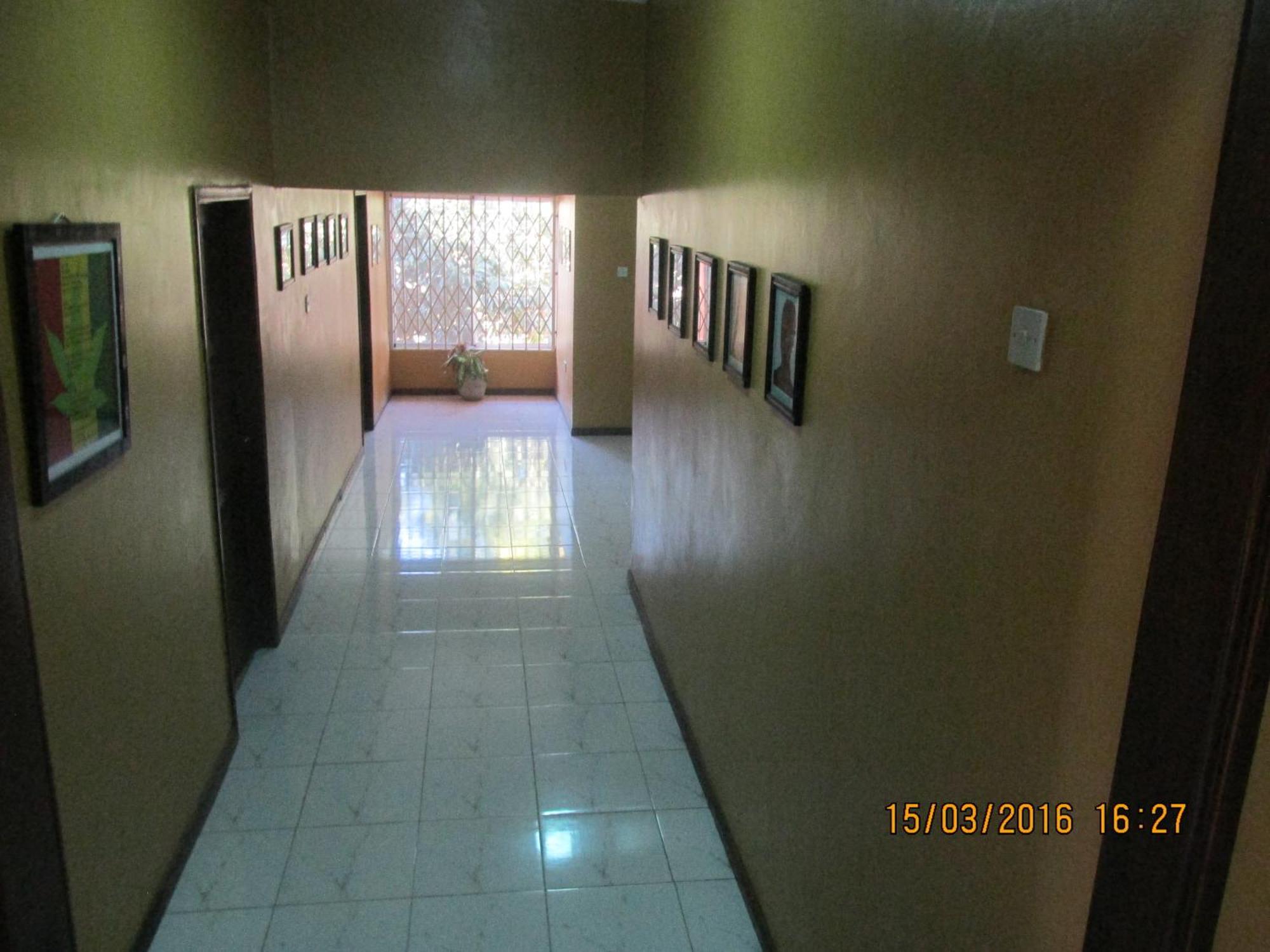 Jamaica Inn Guest House Botianaw Luaran gambar
