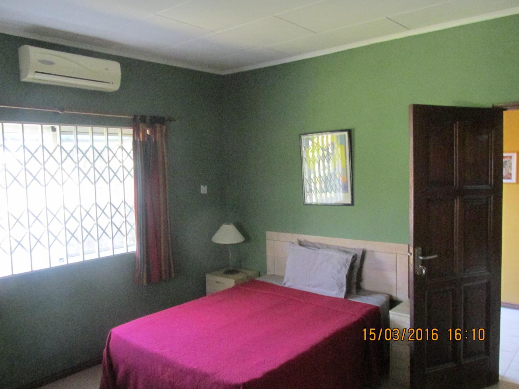 Jamaica Inn Guest House Botianaw Luaran gambar