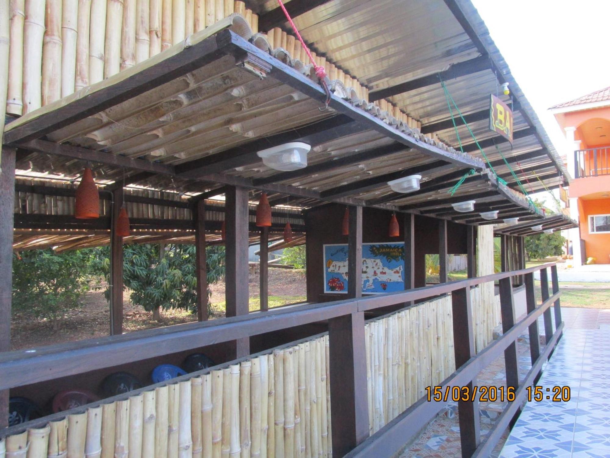 Jamaica Inn Guest House Botianaw Luaran gambar