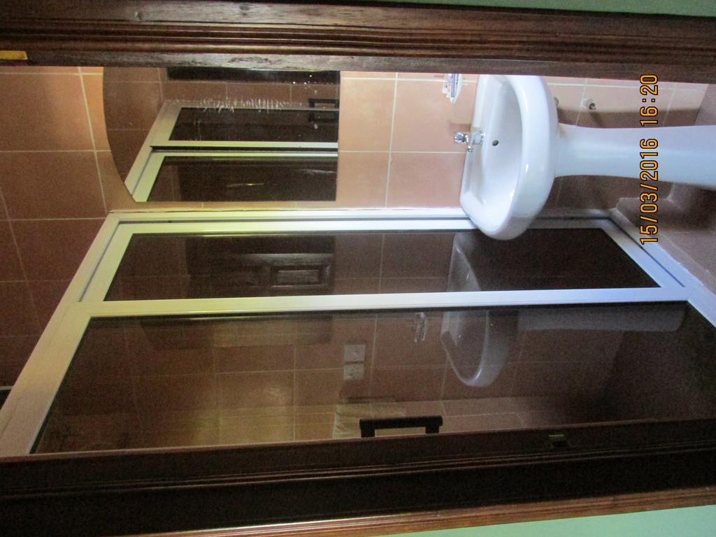 Jamaica Inn Guest House Botianaw Luaran gambar